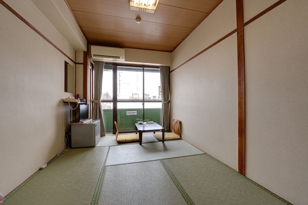 和室 二人部屋 共用バスルーム 客室2 | 観光旅館ホテル近江屋