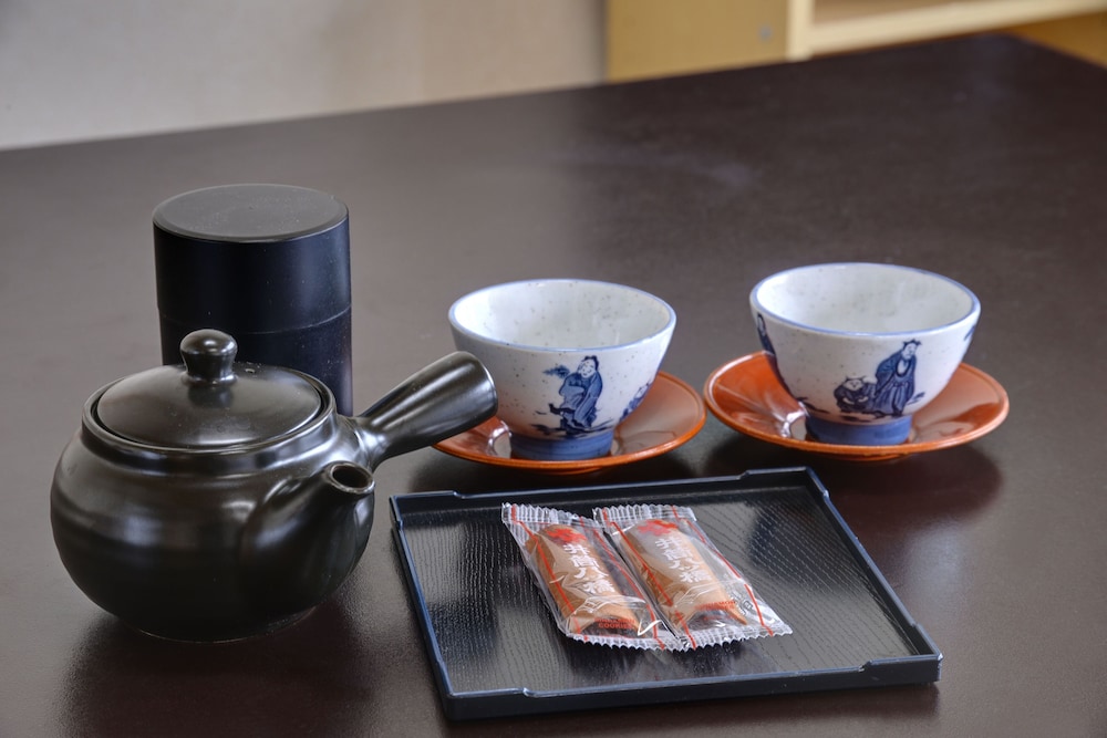 和室 二人部屋 共用バスルーム 客室の設備とサービス1 | 観光旅館ホテル近江屋