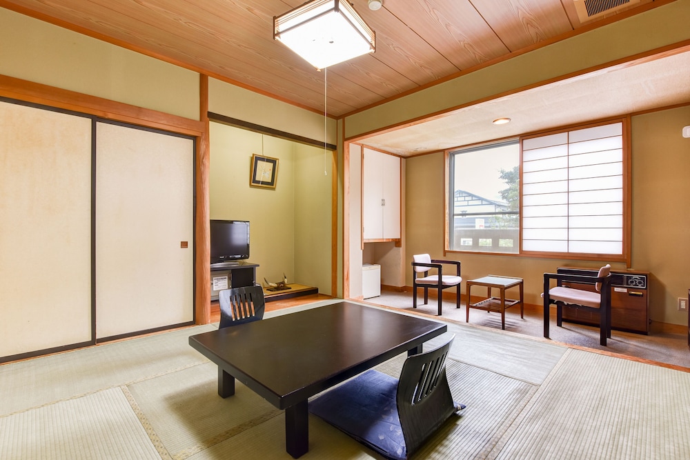 和室 スーペリアルーム 共用バスルーム 客室1 | 別館ふじや旅館