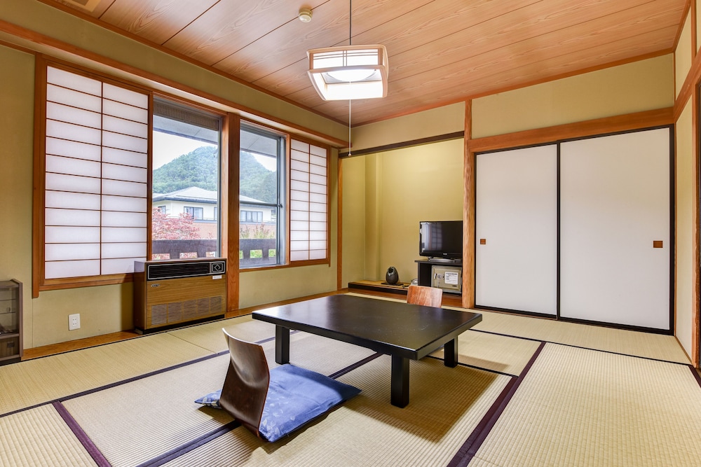 和室 スーペリアルーム 共用バスルーム 客室2 | 別館ふじや旅館