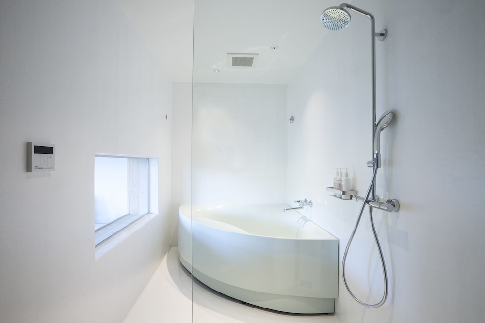 オーシャンフォーベッドスイート202 禁煙 バスルーム0 | ミサキテラス