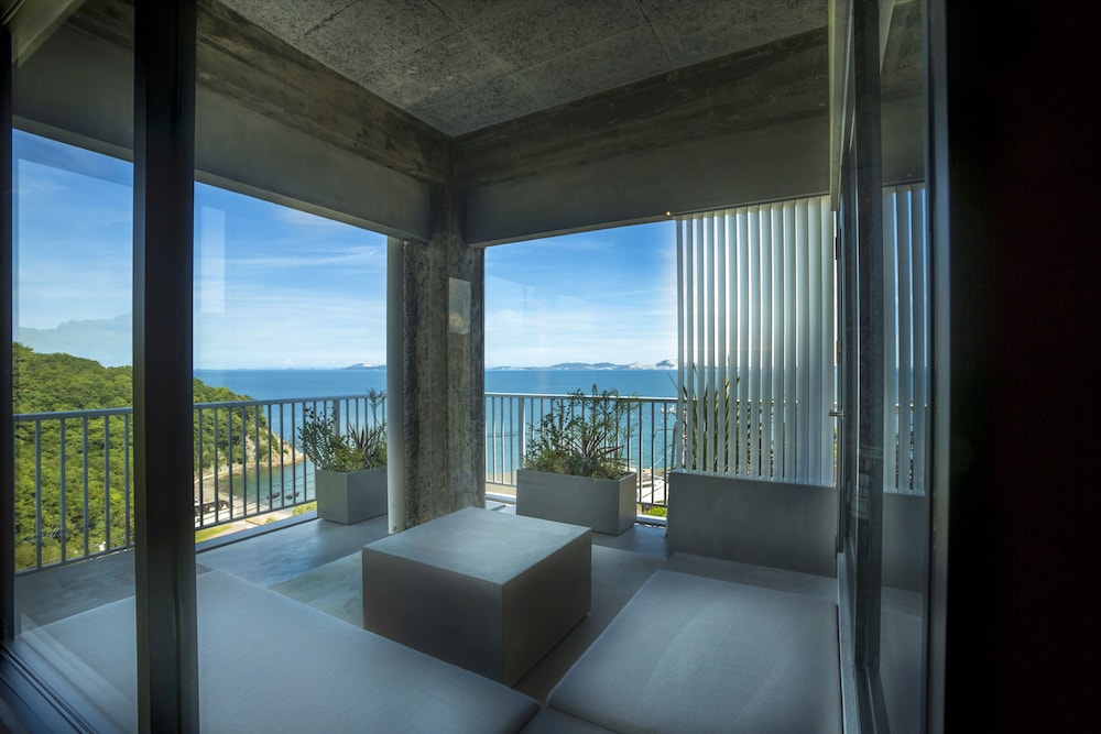 オーシャンコーナースイート301 禁煙 テラス / パティオ0 | ミサキテラス