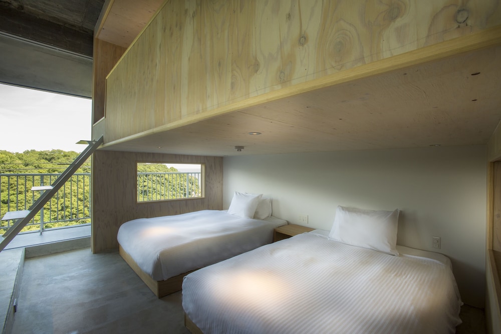 オーシャンフォーベッドスイート202 禁煙 客室1 | ミサキテラス