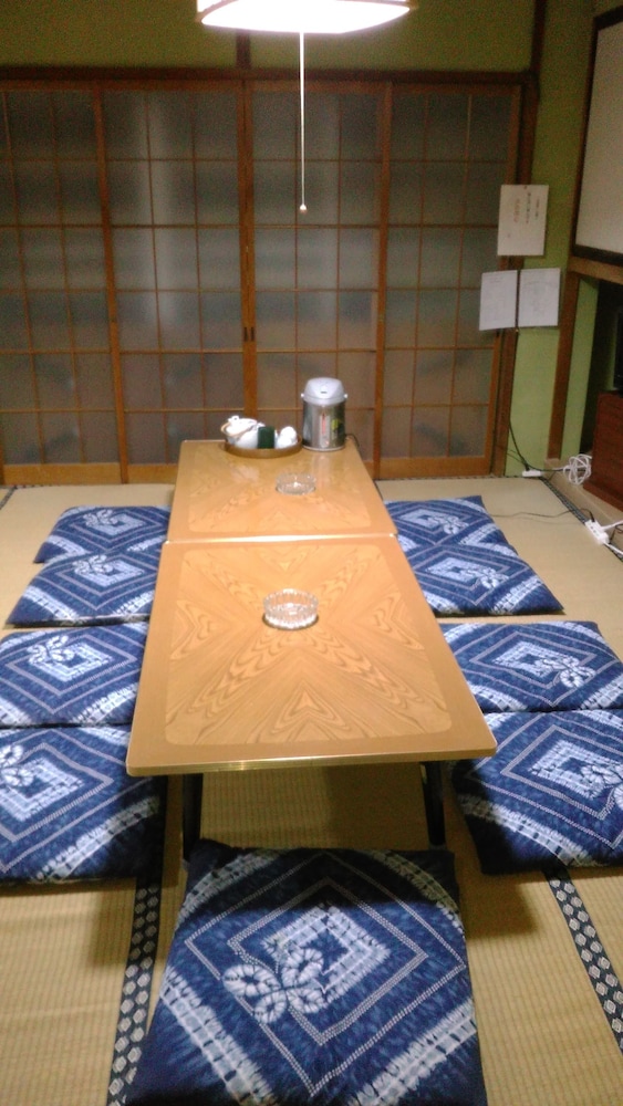 お部屋タイプおまかせ 喫煙可 ペット可 客室内のダイニングエリア0 | 民宿高橋貸船店