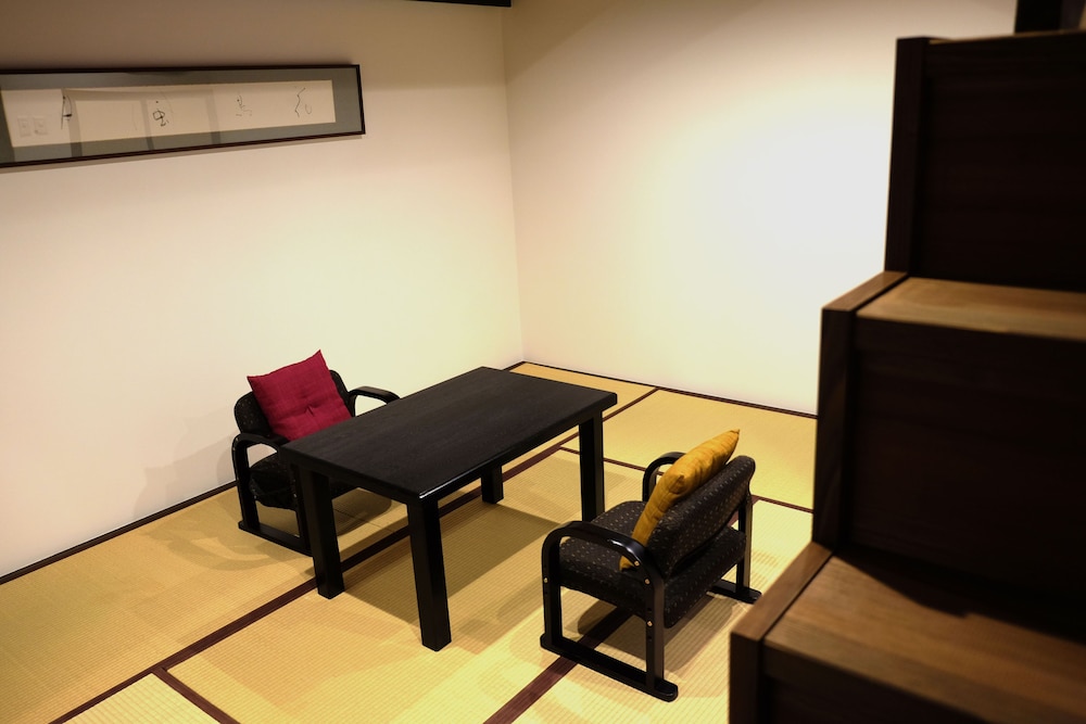 [葵] 和室 ツインルーム 蔵一棟貸し(1階 +2階) 客室6 | 十四春旅館