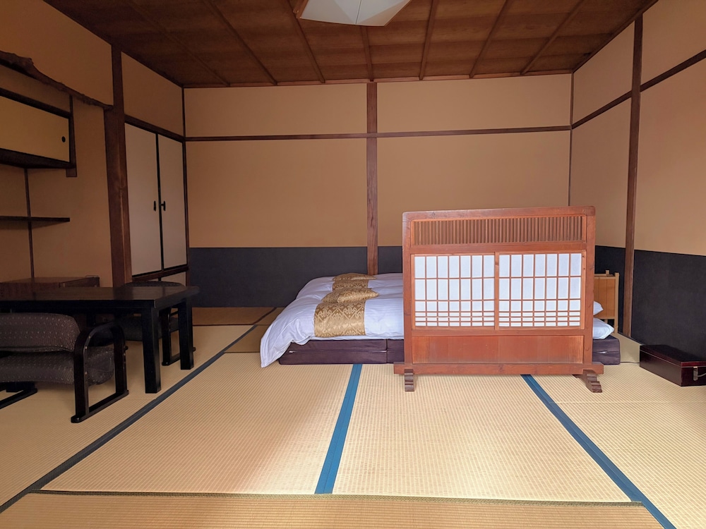 和室 ファミリールーム ガーデンビュー 『竹』 | 十四春旅館