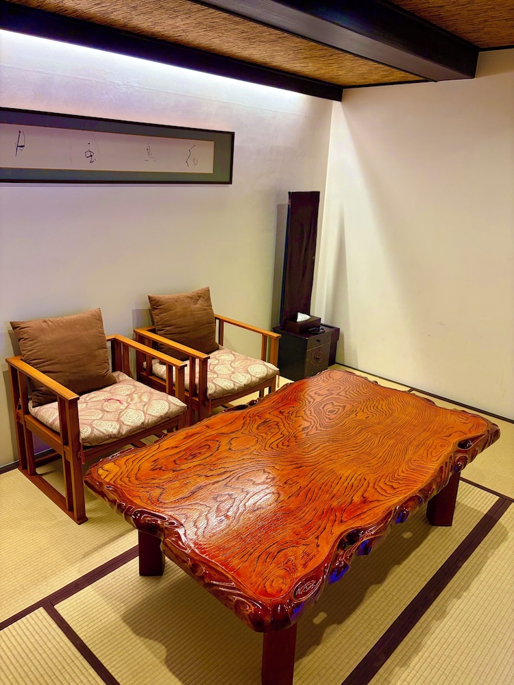 [葵] 和室 ツインルーム 蔵一棟貸し(1階 +2階) 客室6 | 十四春旅館