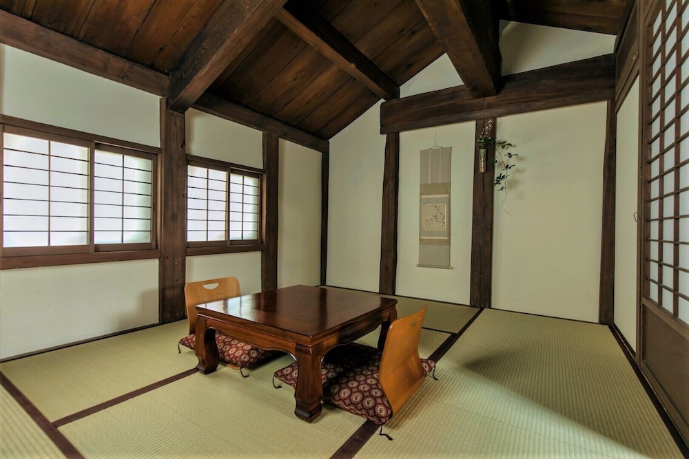 [葵] 和室 ツインルーム 蔵一棟貸し(1階 +2階) 客室2 | 十四春旅館