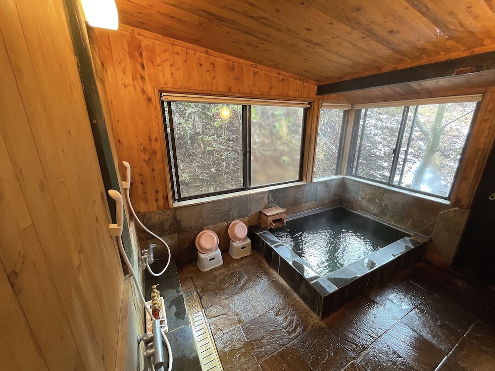 ホリデーホーム(こうめ) バスルーム0 | 蔵迫温泉さくら