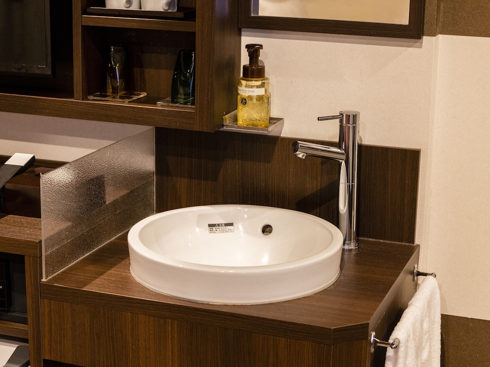 [全室禁煙]エコノミーツイン 19sqm ベッド幅120cm2台 客室1 | ホテルウィングインターナショナルセレクト上野・御徒町