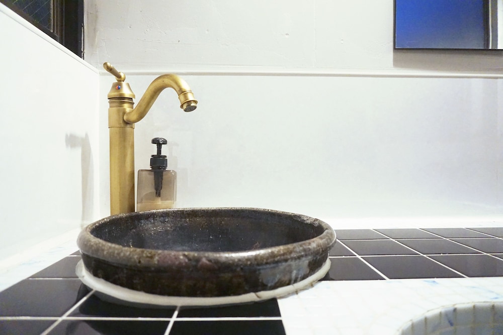 ツインルーム バスルームのシンク0 | GUESTHOUSE 66