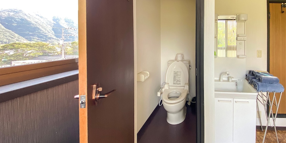 洋室トリプル 1~4名 (テナー) 禁煙 バスルーム2 | フォルテ