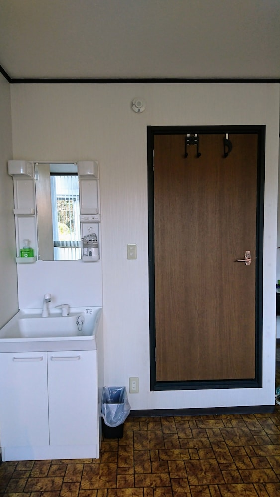 洋室トリプル 1~4名 (テナー) 禁煙 バスルームのシンク1 | フォルテ
