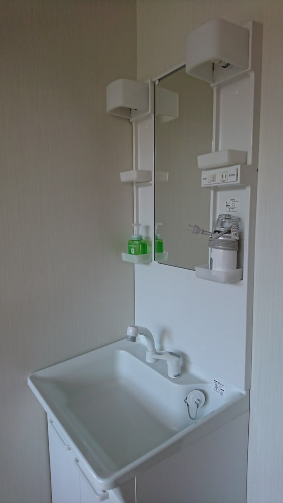 洋室トリプル 1~4名 (テナー) 禁煙 バスルームのシンク0 | フォルテ