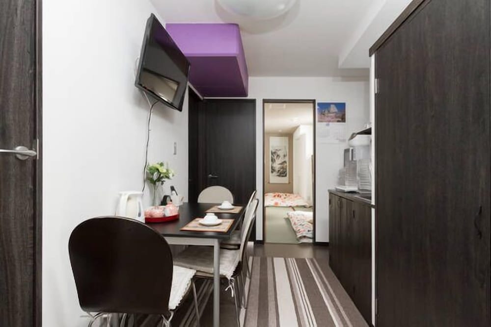 I スタンダード　ファミリールーム 和室 客室内のダイニングエリア0 | 中山ゲストハウス