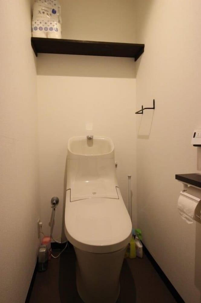 I スタンダード　ファミリールーム 和室 バスルーム0 | 中山ゲストハウス