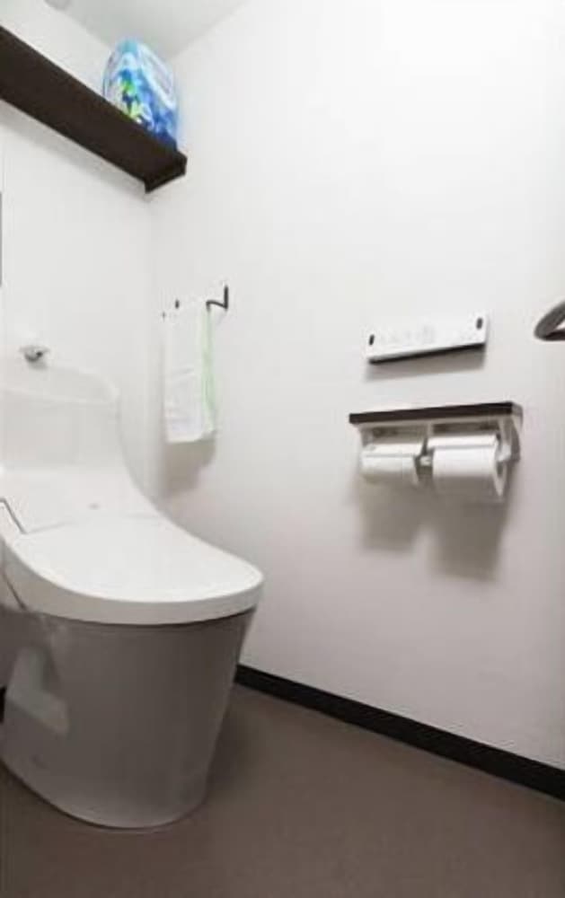 I スタンダード　ファミリールーム 和室 バスルーム1 | 中山ゲストハウス