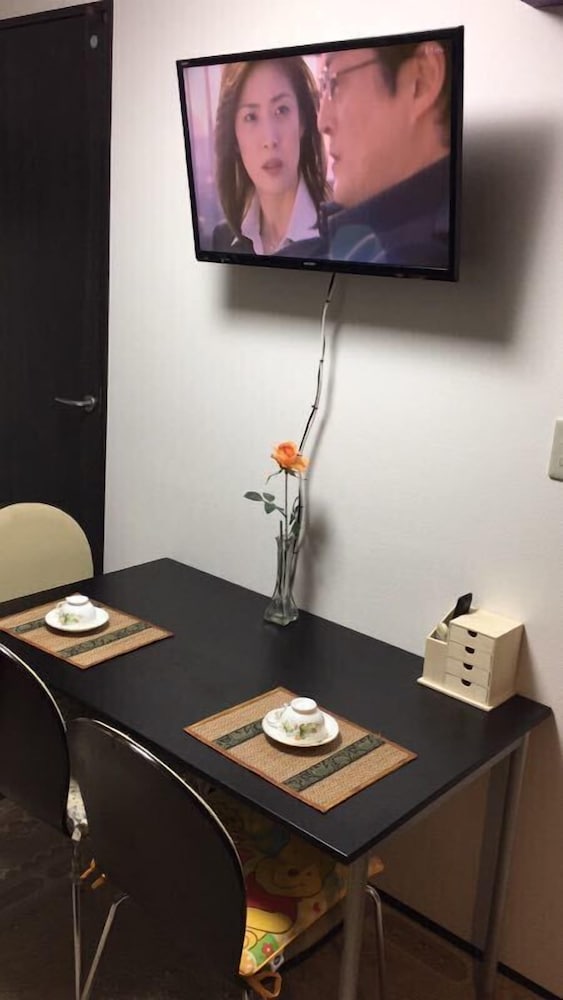 I スタンダード　ファミリールーム 和室 客室内のダイニングエリア1 | 中山ゲストハウス