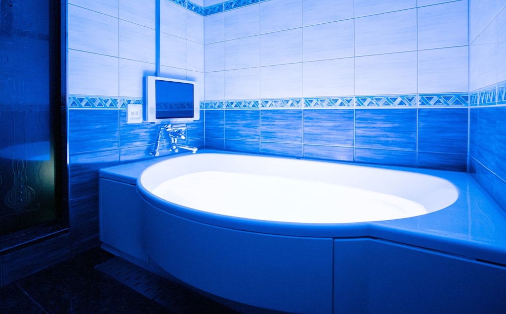 スタンダード クイーンルーム 深めの浴槽0 | ホテルペリエ - 大人限定