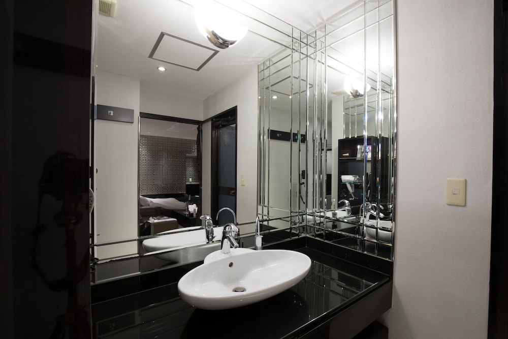 デラックス クイーンルーム バスルーム3 | ホテルペリエ - 大人限定