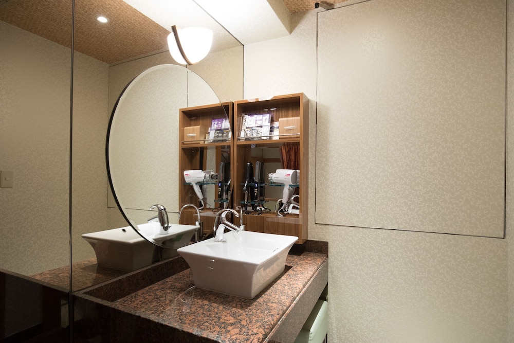 和洋室 ダブルルーム バスルームのシンク2 | ホテルペリエ - 大人限定