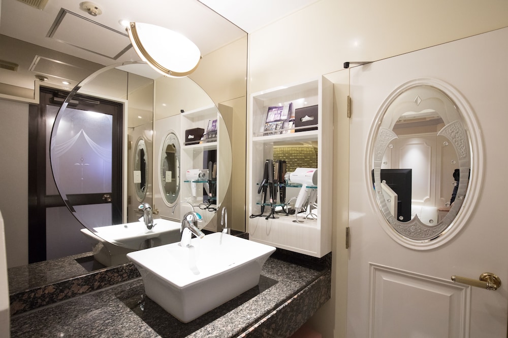 デラックス クイーンルーム バスルームのシンク1 | ホテルペリエ - 大人限定