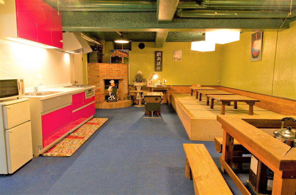 トリプルルーム 専用バスルーム・トイレ付 マウンテンサイド 共用キッチン0 | Kagura White Horse Inn