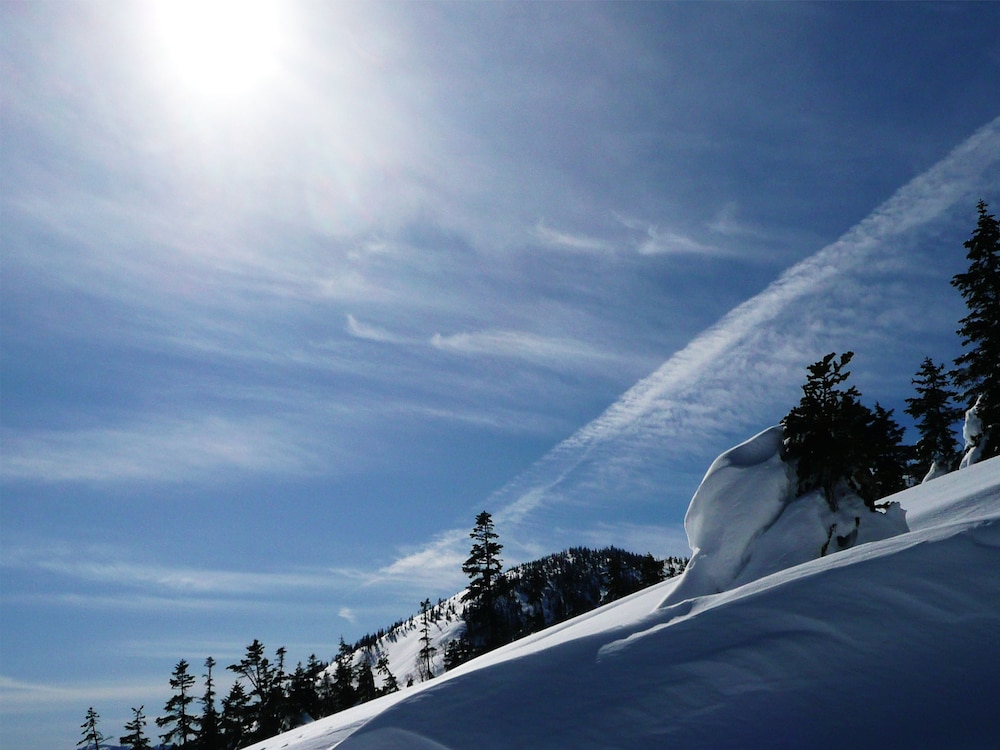 トリプルルーム 専用バスルーム・トイレ付 マウンテンサイド 部屋からの景観0 | Kagura White Horse Inn