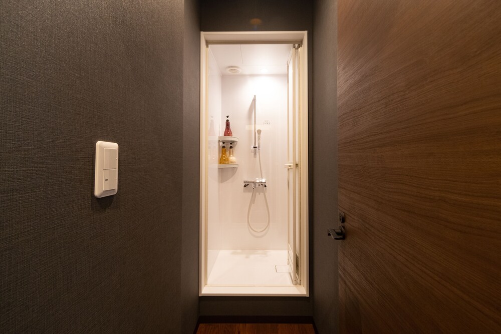 和室 スーペリアルーム 専用シャワールーム・トイレ付 マウンテンサイド バスルームの設備0 | Kagura White Horse Inn