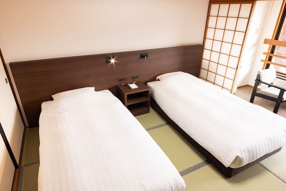 和ベッド8畳 禁煙 (バスなし) 客室2 | 阿蘇 梅園 SPA RESORT