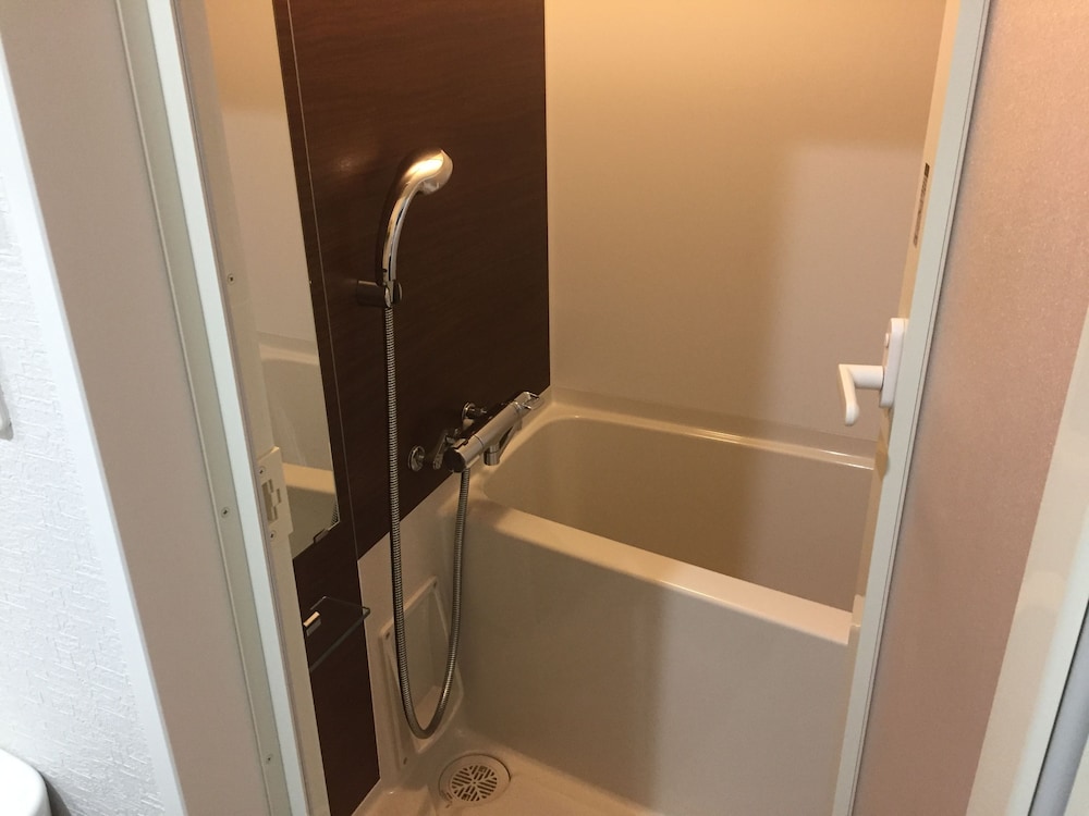 スタンダード ダブルルーム ダブルベッド 1 台 バスルーム2 | Mr.KINJO in MAEHARA