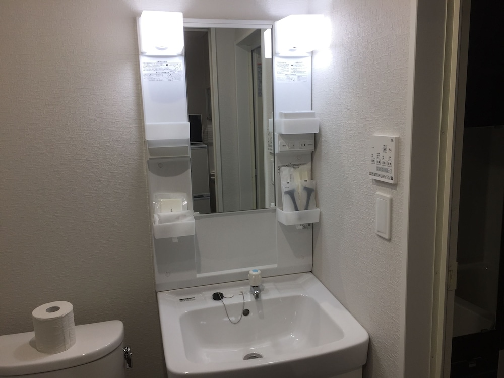 スタンダード ダブルルーム ダブルベッド 1 台 バスルーム1 | Mr.KINJO in MAEHARA