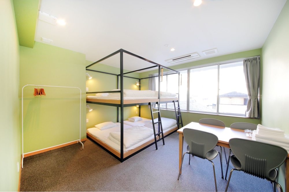 4 人部屋 共用バスルーム | R.STAR HOSTEL KYOTO JAPAN