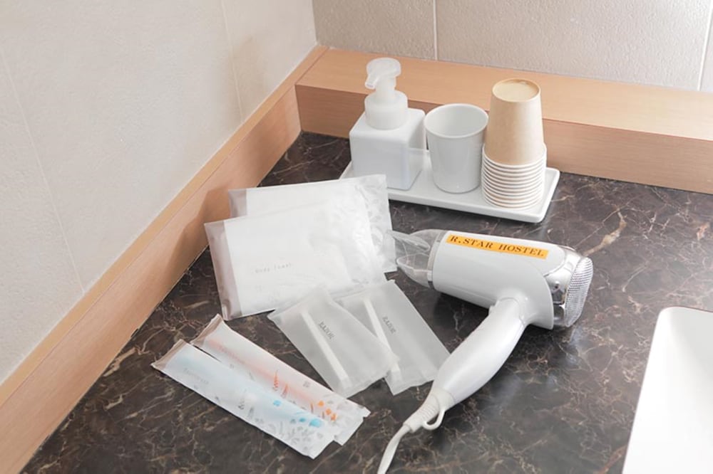 4 人部屋 専用バスルーム 客室の設備とサービス0 | R.STAR HOSTEL KYOTO JAPAN