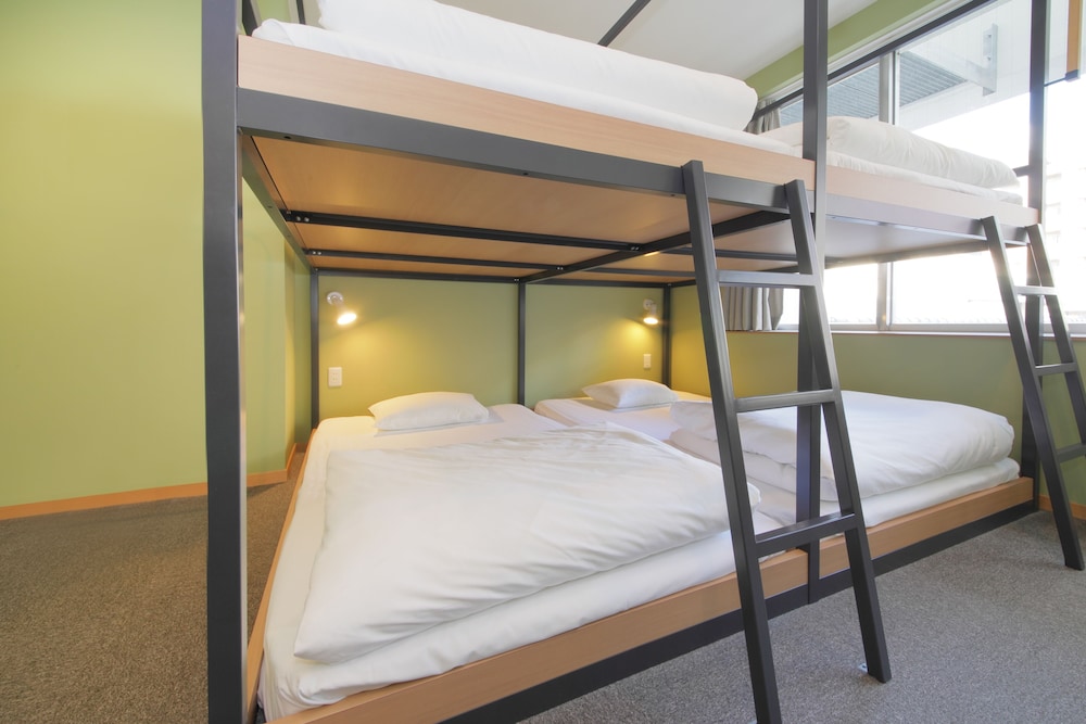 4 人部屋 共用バスルーム 客室1 | R.STAR HOSTEL KYOTO JAPAN