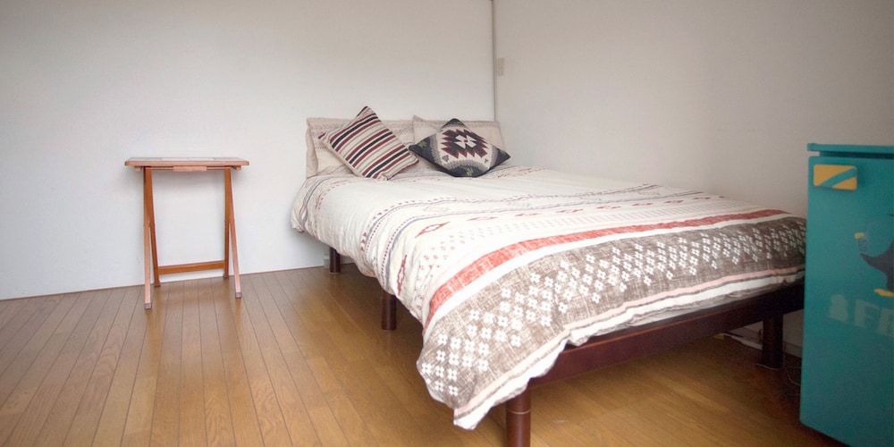 セミダブルルーム 客室2 | ゲストハウス桜こまち