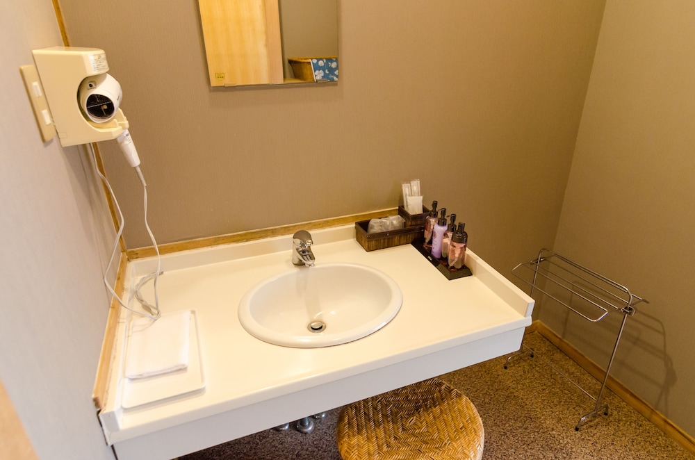 和室 花舎 バスルームのシンク0 | 由布院 冨季の舎