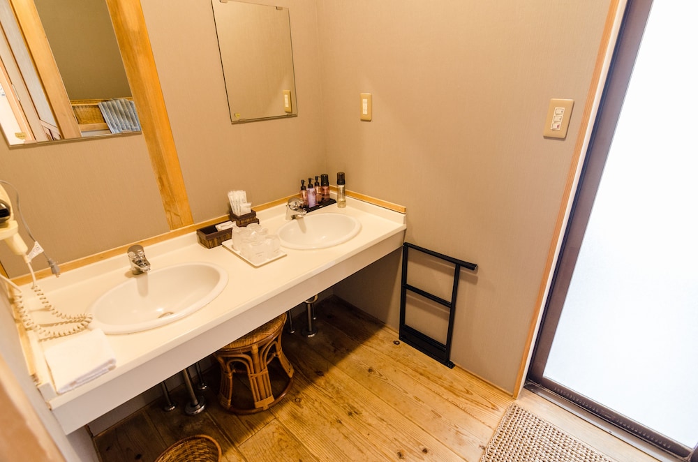 和室 夢舎 バスルームのシンク0 | 由布院 冨季の舎