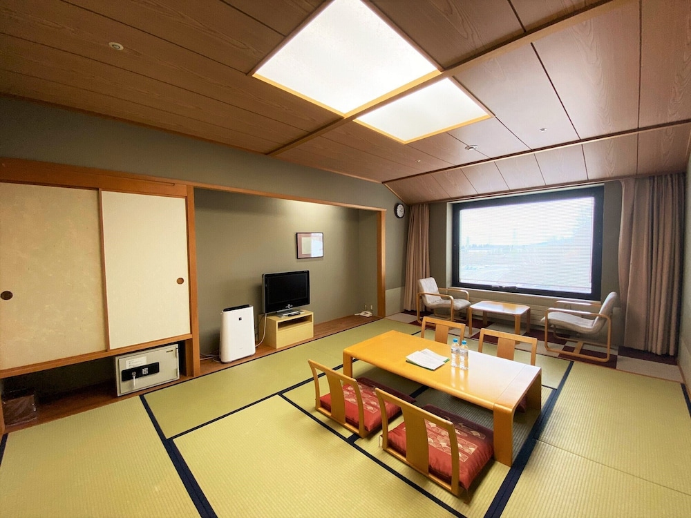 本館 和室8畳タイプ 共有バスルーム 客室1 | ニュー・グリーンピア津南