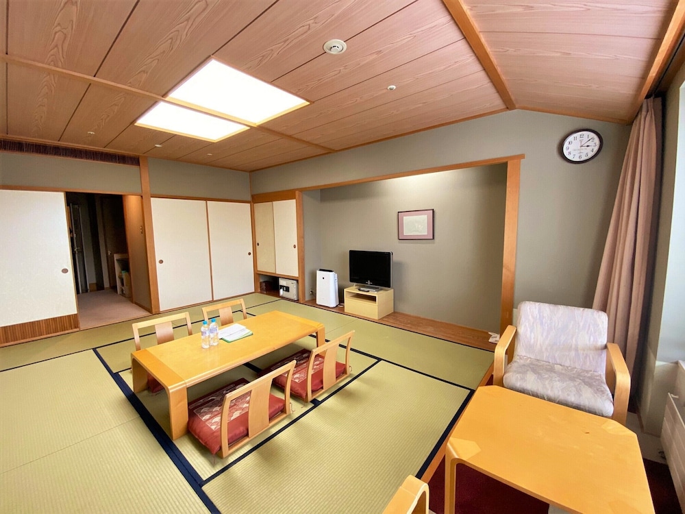 本館 和室8畳タイプ 共有バスルーム 客室2 | ニュー・グリーンピア津南