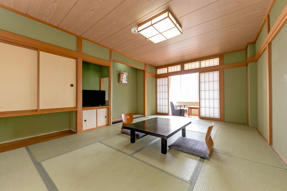 和室10-12畳 禁煙 南館 (要屋外移動/バスなし) | 伊東園ホテル ニューさくら