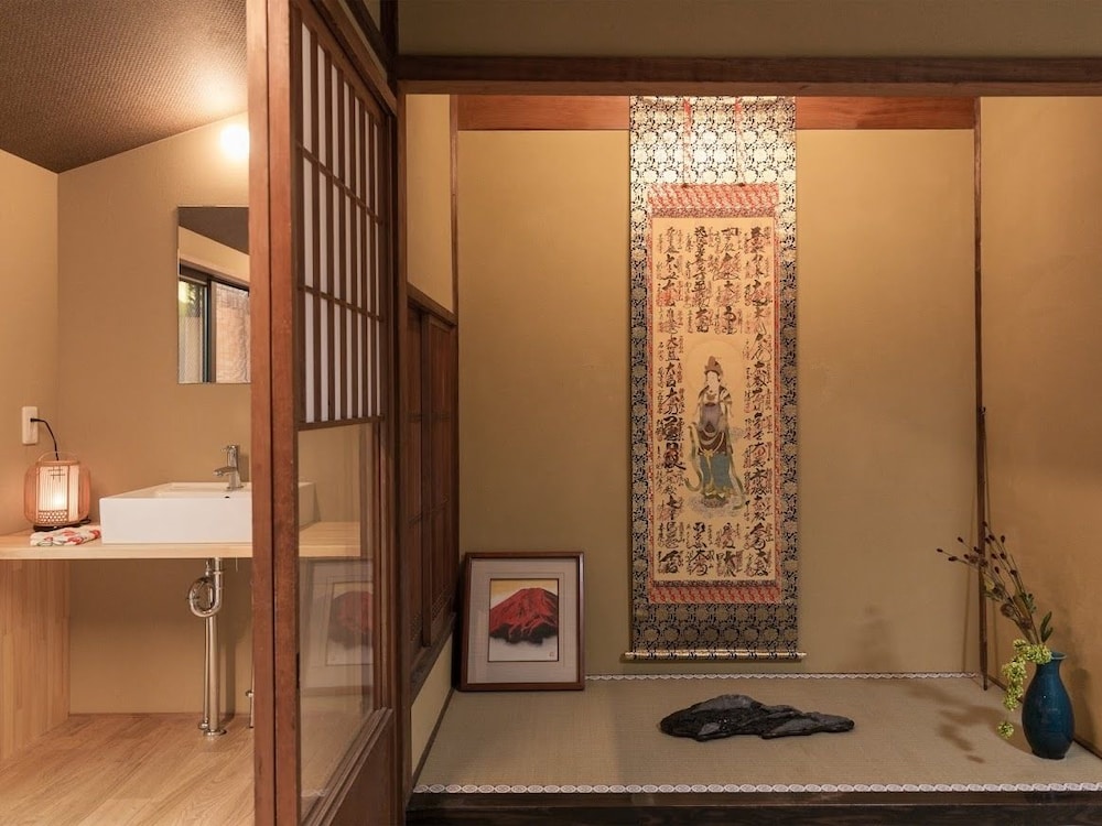 デラックス 4 人部屋 (Japanese Style, Garden Access) 客室2 | 鞠小路イン京都