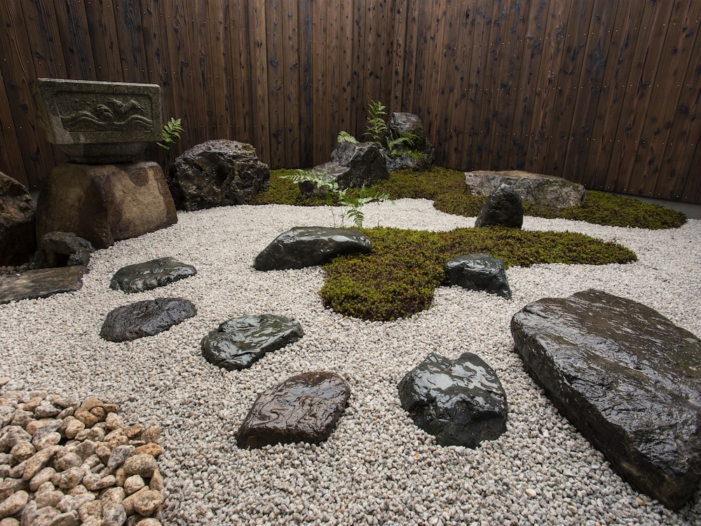 デラックス 4 人部屋 (Japanese Style, Garden Access) 庭園0 | 鞠小路イン京都