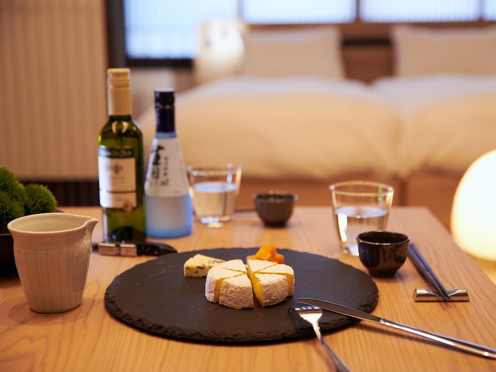 アパートメント (Sofa-Bed) 客室内のダイニングエリア1 | MIMARU東京 赤坂