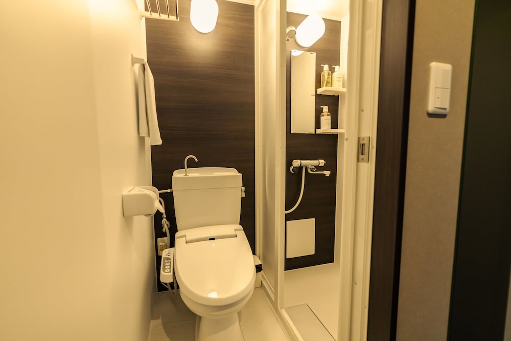 ダブルルーム ダブルベッド1台 バスルーム2 | LINNAS Kanazawa