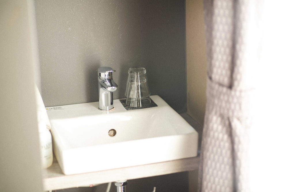 ダブルルーム ダブルベッド1台 バスルーム0 | LINNAS Kanazawa