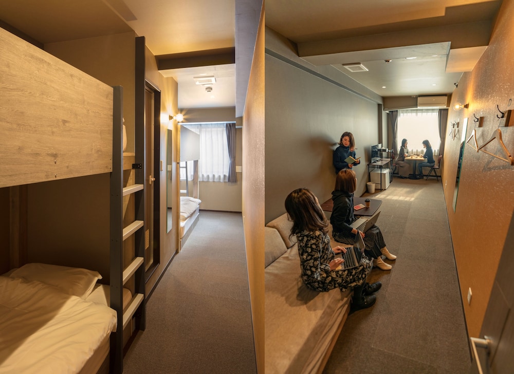 4人部屋 2段ベッド2台 客室3 | LINNAS Kanazawa