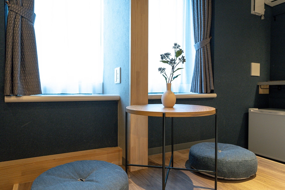 ベーシック ツインルーム シングルベッド 2 台 禁煙 専用バスルーム 客室1 | LINNAS Kanazawa