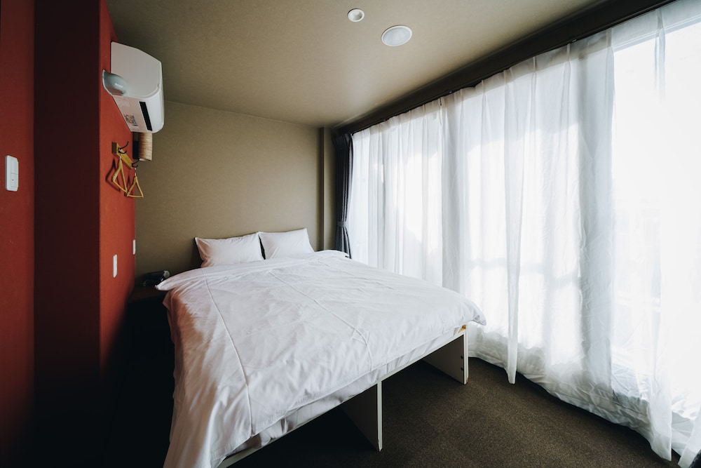 ダブルルーム ダブルベッド1台 | LINNAS Kanazawa