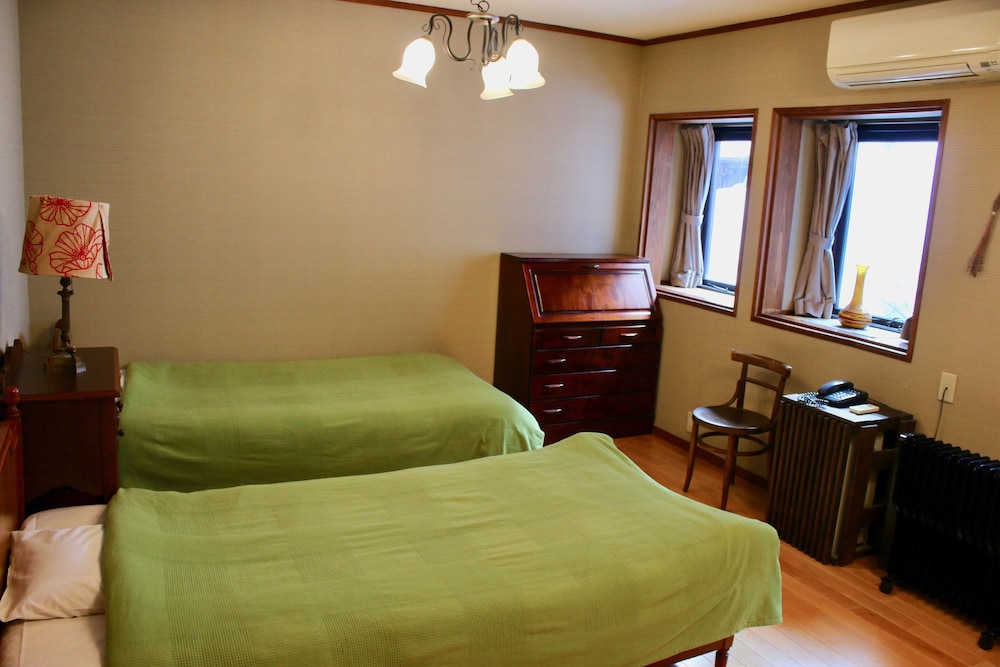 ツインルーム 客室2 | レッドウッドイン